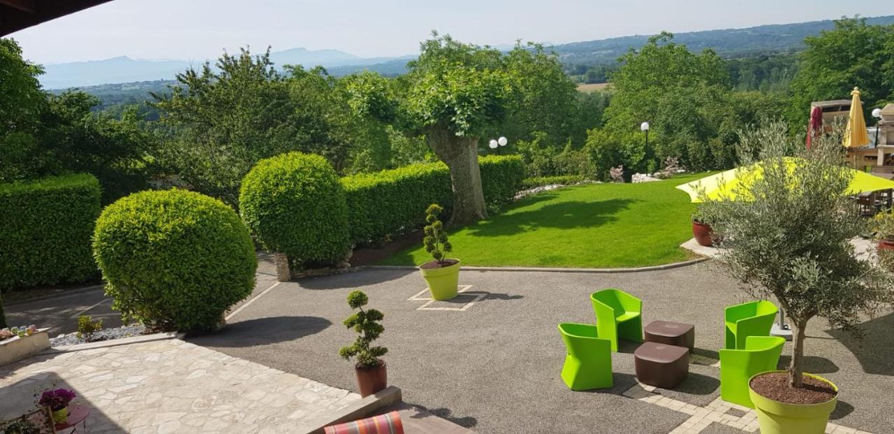 Отель Le Domaine De Tizo Saint-Victor-de-Morestel Экстерьер фото