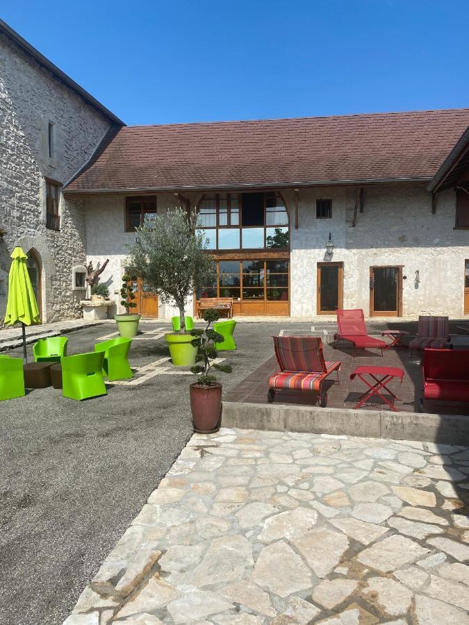 Отель Le Domaine De Tizo Saint-Victor-de-Morestel Экстерьер фото
